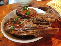 鸭头-琥珀老六龙虾(四里河店)