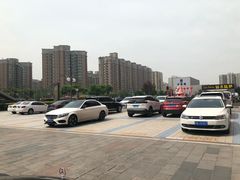 -世纪金源购物中心东区-停车场