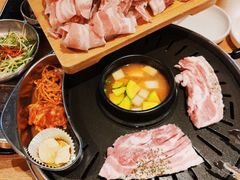-江南猪肉商会无限续吃(弘大店)