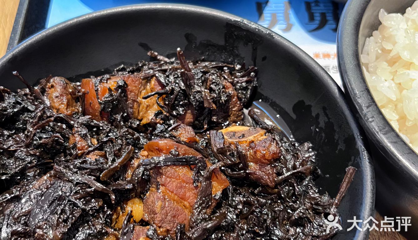 美滋滋的干菜扣肉，太下饭啦！