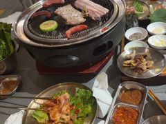 -围炉肉舍•炭烤活鳗•丹东海鲜烤肉(步行街店)