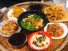 -爆炸头阿姨小四川正宗川味小吃(无任何分店)