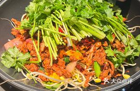 Freshly Sliced and Stir-Fried High-Quality Yellow Beef