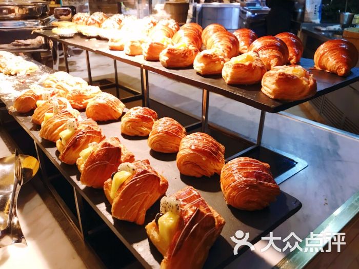 大连一方城堡豪华精选酒店集锦标帜餐厅自助餐面包区图片 - 第16张