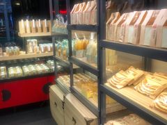 面包甜点陈列柜-华丰贺氏(福新西路店)
