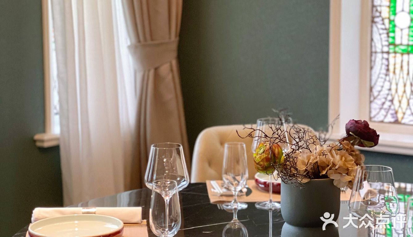 穿上国风旗袍，在百年洋楼品尝极致美食盛宴