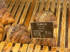 -天井·丑面包搭咖啡