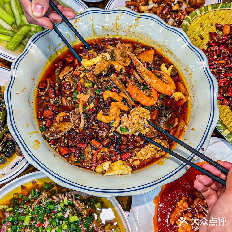 解放碑藏着一家性价比天花板——月半!不管你是本地干饭人