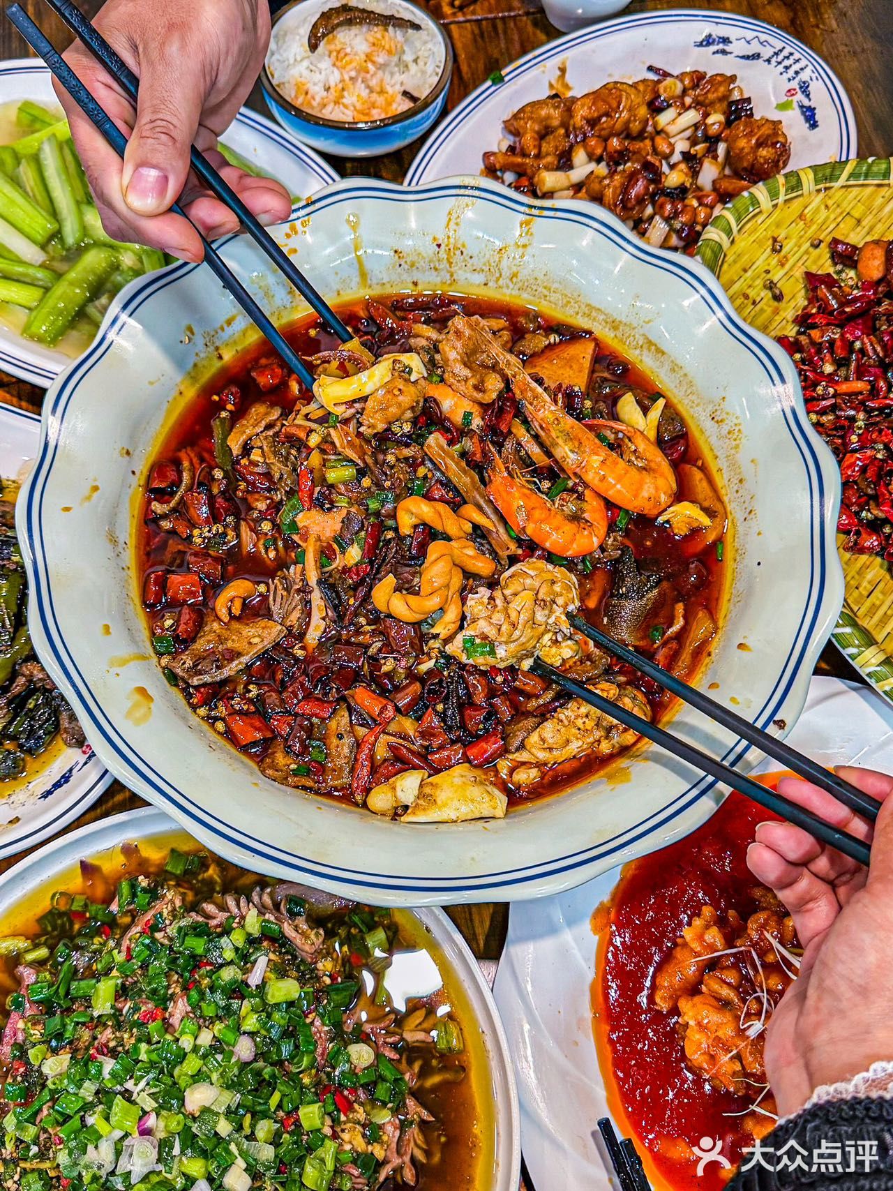 解放碑藏着一家性价比天花板——月半！不管你是本地干饭人