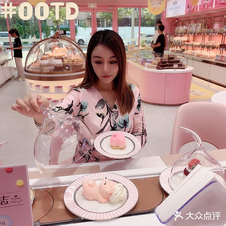 西安粉色王国｜旋转自助甜品