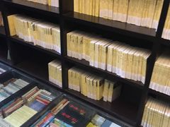 -钟书阁(松江泰晤士小镇店)