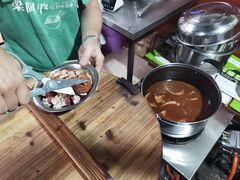 -梁阿婆廿年老牌扣肉糯米饭