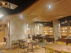 -新华里咖啡书吧(新华书店小寨店)