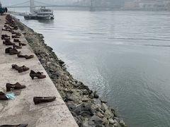 -多瑙河畔鞋履雕塑