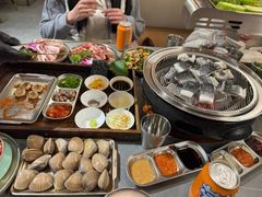 -围炉肉舍•炭烤活鳗•丹东海鲜烤肉(步行街店)