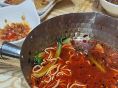 -魔都三兄弟酸辣粉·蘸卤炸串(虹桥万科店)