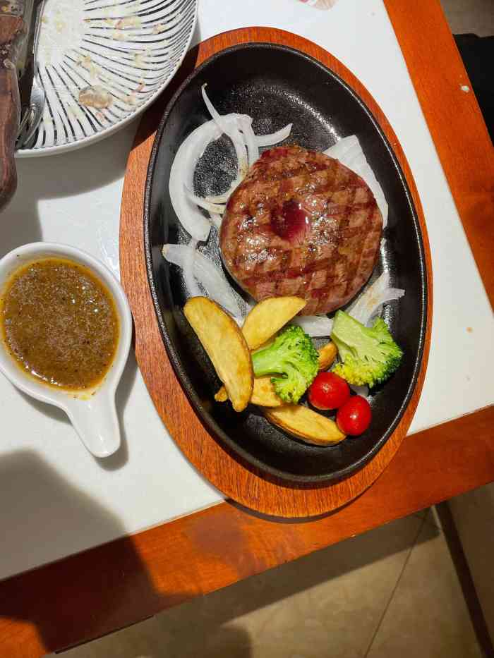 斗牛士牛排(滨江百联店)-"斗牛士牛排餐厅78抖音推荐半自助餐厅装修