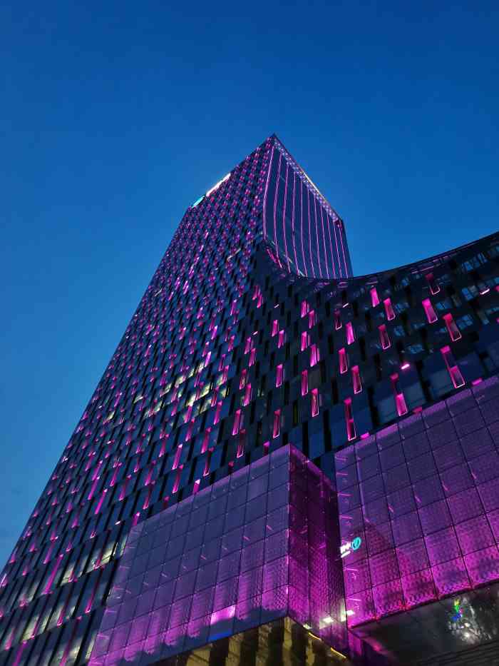 苏州现代传媒广场商业-"第一次来靴子楼,正好最近有时光里建国70.