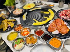 -山野的朋友露营炭火烤肉