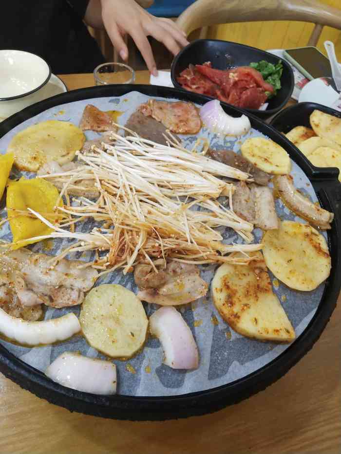 旺记烤肉(中医药大学店)-"五花肉是烤肉永远的神呀,这家味道不错,就.