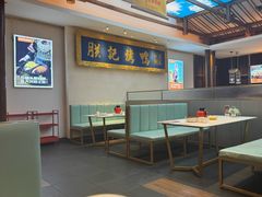 -阿瓦山寨·湘菜现炒·剁椒鱼头王(咸阳总店)