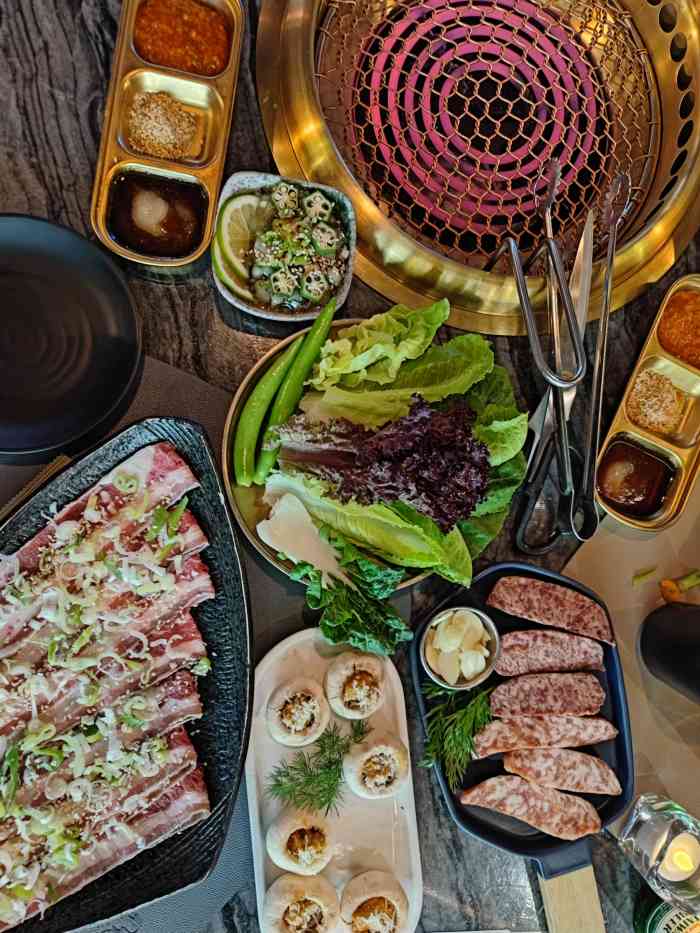 义气烤肉餐吧(大族广场店)-"其实是韩国餐厅 主要菜品烤肉牛肉的话有.