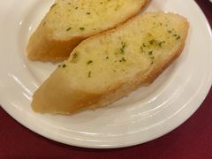 黄油面包-红房子西菜馆(淮海中路店)