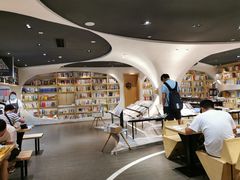 -钟书阁(珍园店)