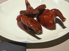脆皮妙龄鸽-荣轩(新荣记环球金融中心店)