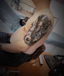 -猛子刺青纹身店