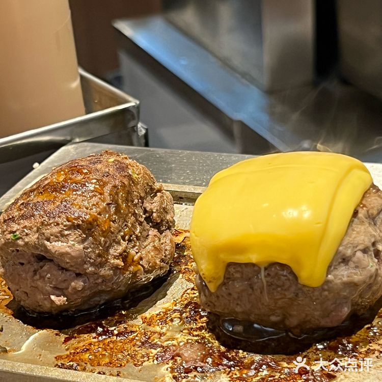 一人一个座位 ，好适合i人啊哈哈哈...