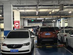 -新华百货商城（新街口物美）-停车场