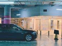 -白玉兰广场停车场