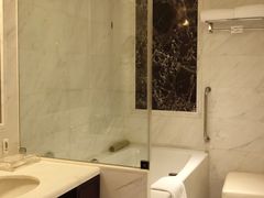 -深圳富苑皇冠假日套房酒店