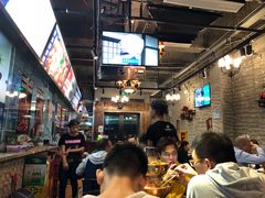 大堂-巴四老城区炭火蛙锅(张江店)