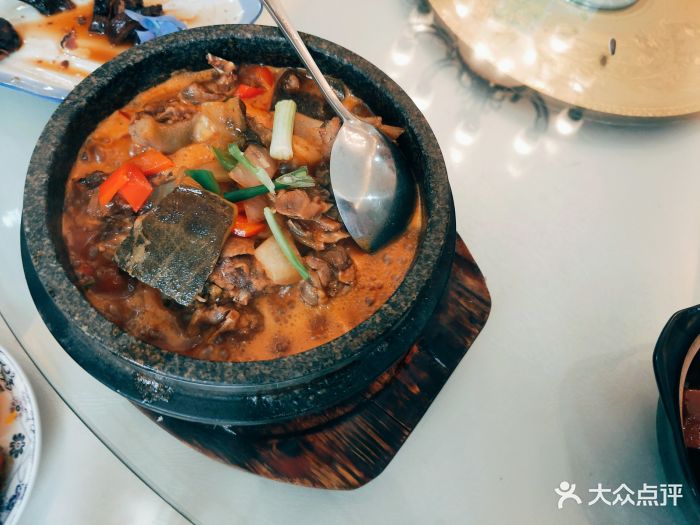 樟乐茶庄石锅甲鱼图片 