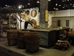 炒炮姜（中药制作工序之一）-陈李济中药博物馆