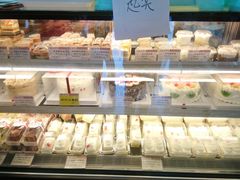 面包甜点陈列柜-红宝石·鲜奶小方·海派西点房(金杨店)