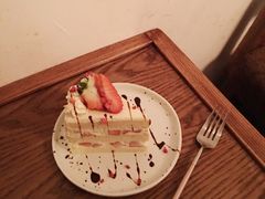 草莓奶油蛋糕-巷口咖啡馆