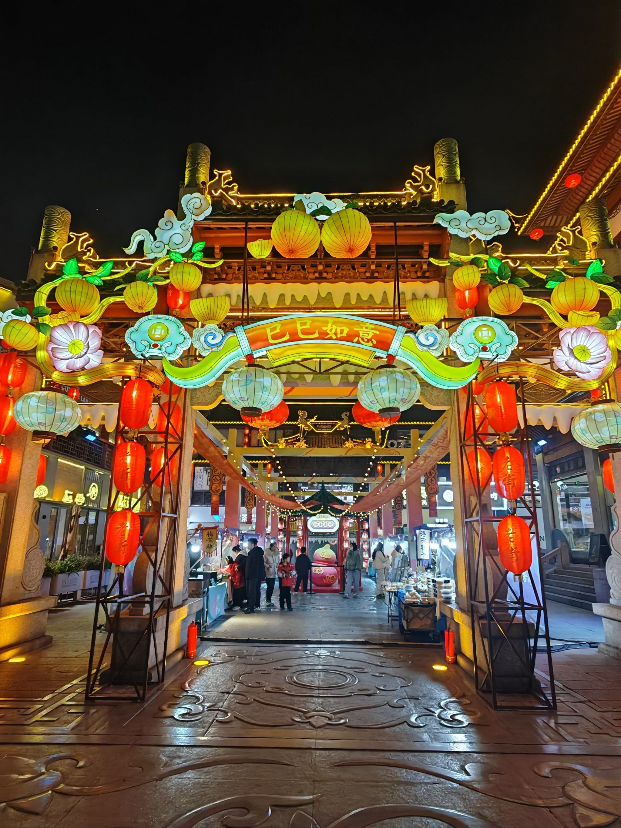 灯火通明 迎接新春