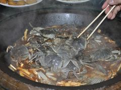 野生原材料-铁锅炖灶台鱼老三炖鱼馆
