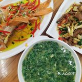 鱼是真的新鲜，肉质超级嫩，但是味道好淡啊，且没有刮鱼鳞