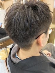 -一東造型烫发染发