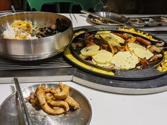 -山野的朋友露营炭火烤肉