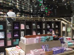 -钟书阁(群光广场店)