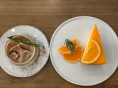 -Chom Cafe and Restaurant