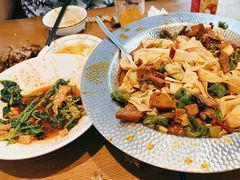 -俭寨大盘鸡·手抓肉·烧烤新疆菜(乌苏路店)