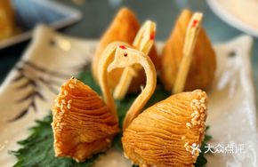Abalone Swan Pastry