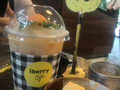-莓园冰淇淋店