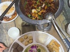 -鸡遇虾煲干锅火锅(小寨金莎店)